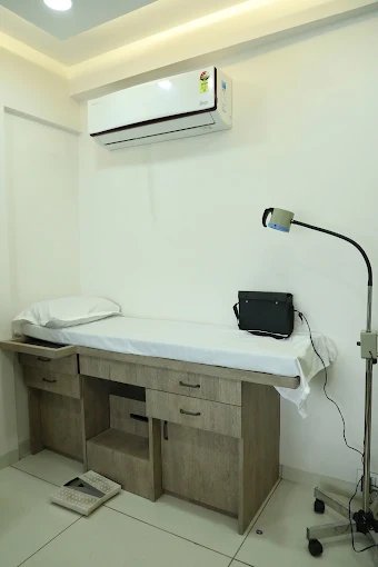 A well-equipped and comfortable examination room designed for gynecological consultations and check-ups.